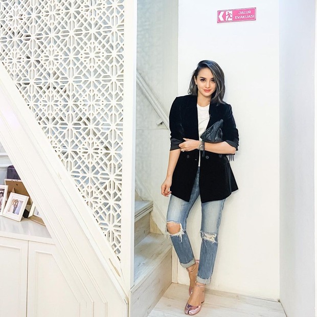 Gaya fashion Ririn Ekawati