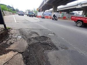 Bina Marga DKI Bakal Perbaiki Lubang Jl KH Noer Ali, Kalimalang, Pondok Bambu