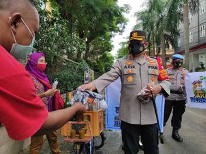 Program Jakarta Bermasker, Polres Jaksel Bagikan 10.500 Masker ke Warga