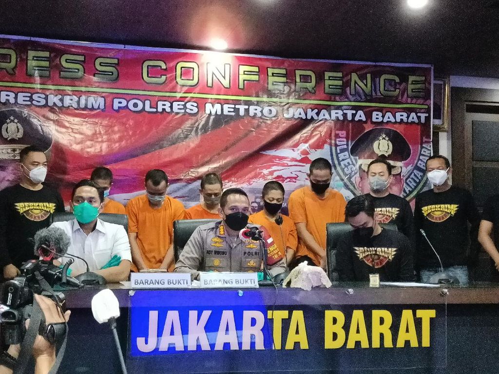 Kelompok Begal Bersenjata Gunting Diringkus di Jakbar, 2 Ditembak Akibat Melawan Kelompok Begal Bersenjata Gunting Diringkus di Jakbar, 2 Ditembak Akibat Melawan