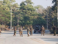 Pendukung Militer Rayakan Kudeta di Myanmar