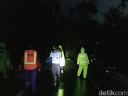 Tebing 25 Meter di Ngantang Longsor, Jalur Malang-Kediri Tertutup Total