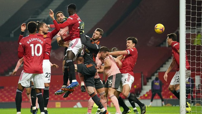 MANCHESTER, ENGLAND - JANUARY 27: Kean Bryan of Sheffield United scores their sides first goal  during the Premier League match between Manchester United and Sheffield United at Old Trafford on January 27, 2021 in Manchester, England. Sporting stadiums around the UK remain under strict restrictions due to the Coronavirus Pandemic as Government social distancing laws prohibit fans inside venues resulting in games being played behind closed doors. (Photo by Dave Thompson - Pool/Getty Images)