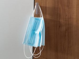 Selain Masker Rangkap, Simpul Tali Masker Bikin Lebih Efektif Cegah COVID-19?