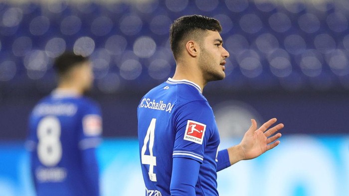 GELSENKIRCHEN, GERMANY - DECEMBER 16: Ozan Kabak of FC Schalke 04 reacts after they concede the first goal during the Bundesliga match between FC Schalke 04 and Sport-Club Freiburg at Veltins-Arena on December 16, 2020 in Gelsenkirchen, Germany. Sporting stadiums around Germany remain under strict restrictions due to the Coronavirus Pandemic as Government social distancing laws prohibit fans inside venues resulting in games being played behind closed doors. (Photo by Friedemann Vogel - Pool/Getty Images)