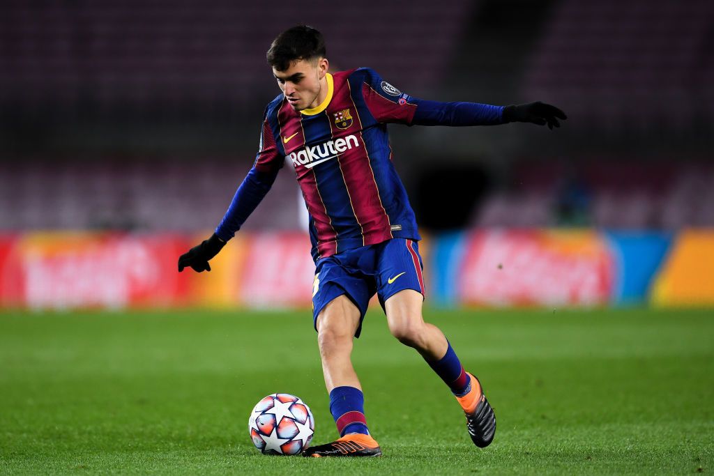 BARCELONA, SPAIN - DECEMBER 08: Pedri of FC Barcelona runs with the ball during the UEFA Champions League Group G stage match between FC Barcelona and Juventus at Camp Nou on December 08, 2020 in Barcelona, Spain. Sporting stadiums around Spain remain under strict restrictions due to the Coronavirus Pandemic as Government social distancing laws prohibit fans inside venues resulting in games being played behind closed doors. (Photo by David Ramos/Getty Images)