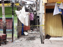 Polisi Cek TKP Ledakan dalam Rumah Warga di Penjaringan, Jakut