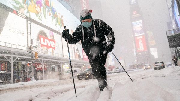 Potret New York Dihantam Badai Salju