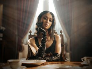 Intip Serunya Rahmania Astrini di Video Klip Shush Intip Serunya Rahmania Astrini di Video Klip Shush