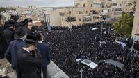 Ribuan Warga Israel di Pemakaman Rabi Saat Pandemi Picu Kontroversi