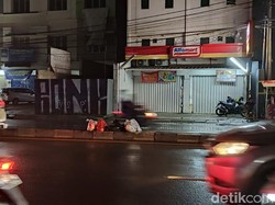 Meski Ada Bak Besar, Masih Saja Orang Nyampah di Tengah Jalan Ciputat