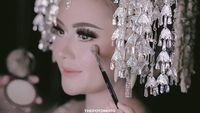 10 Gaya Selebgram Sarah Gibson Jadi Pengantin, Maharnya Rp 312 Jutaan