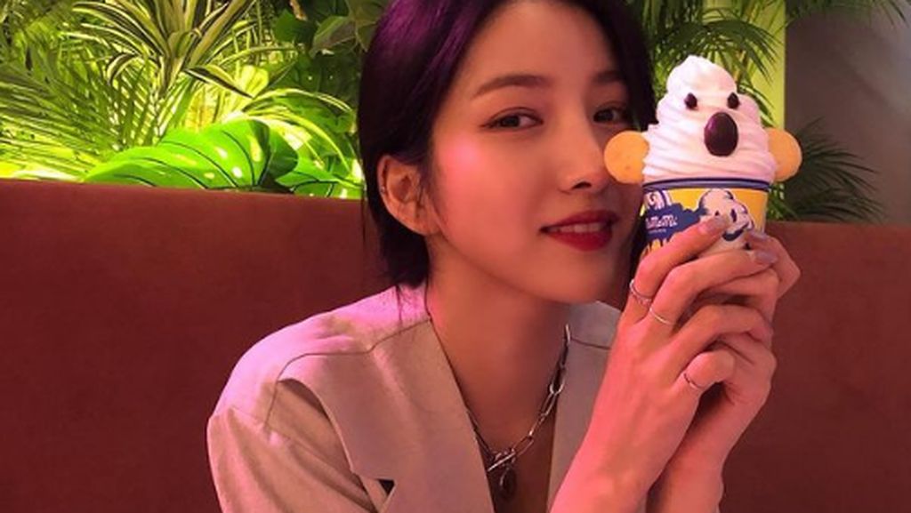 10 Momen Sowon GFriend yang Suka Nongkrong di Kafe 10 Momen Sowon GFriend yang Suka Nongkrong di Kafe