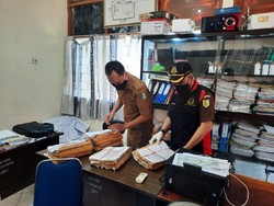 Kejari Geledah Disnaker Parepare Terkait Dugaan Korupsi Tahun 2012