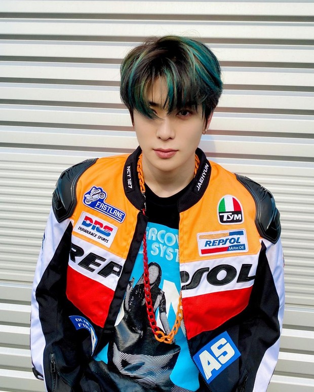 Visual NCT/instagram.com/nct127 Berkat visualnya yang menawan dan nyaris sempurna, Jaehyun menjadi visual dalam grupnya NCT.