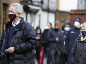 Luhut Belajar Kenaikan COVID di Eropa: Vaksinasi Tinggi tapi Prokes Dilupakan