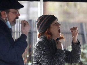 Warga Inggris Lakukan Swab Mandiri, Kenali Bahayanya!