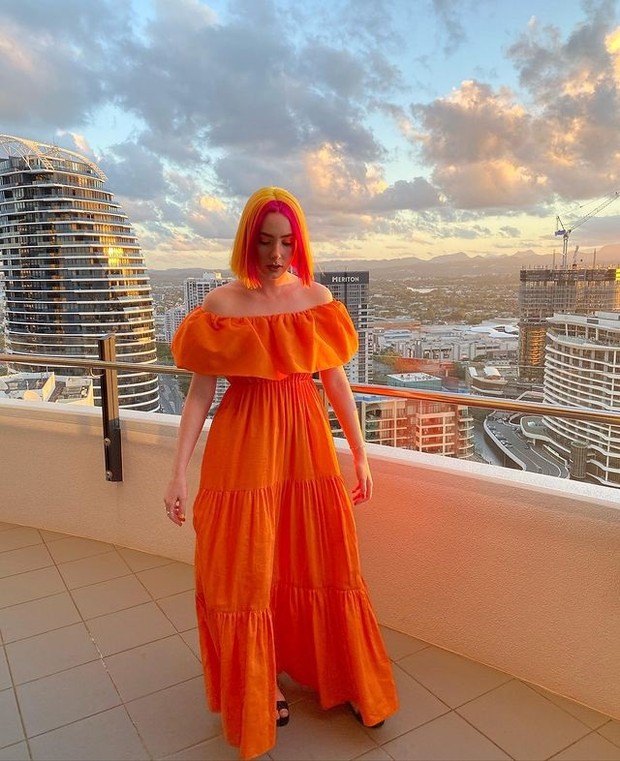 Warna Orange untuk Outfit Warna Kulit Langsat (instagram.com/alexppeters)