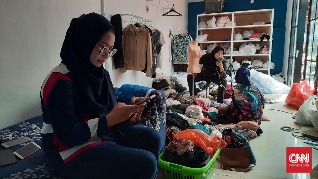 Pemilik toko online Renica (34). CNN Indonesia/ Safyra Primadhyta