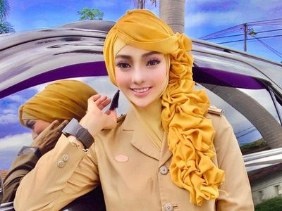 10 Foto Transformasi PNS Viral Berdagu Lancip, Pakai Filter Hingga Wajah Asli
