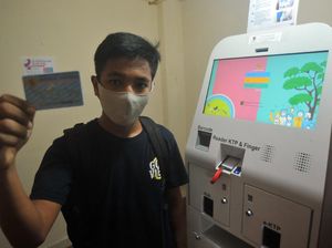 Warga Padang Bisa Cetak e-KTP Sendiri Lho