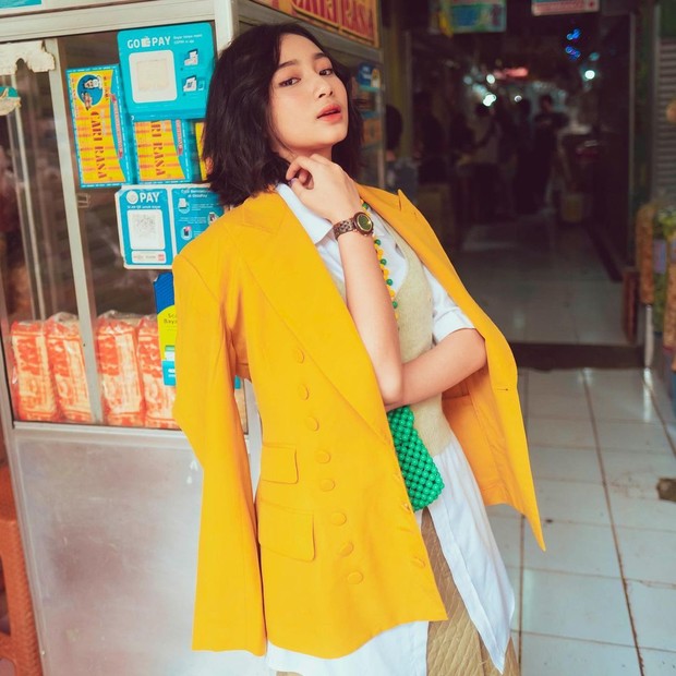 Anselma Putri/instagram.com/pfaisal Anselma Putri tampak sedang berpose unjuk jam tangan/instagram.com/pfaisal