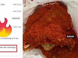Kocak! Pria Ini Pesan Ayam Goreng Ekstra Pedas Sampai Menangis
