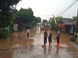 Banjir Sempat Tutup Akses Utama Antar Kecamatan di Tulungagung