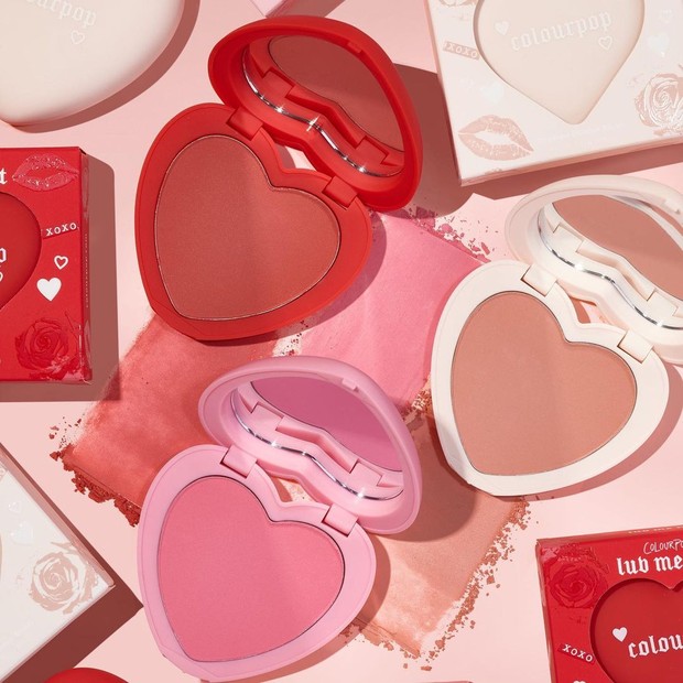 ada tiga powder blush yang tersedia, yaitu Kiss 'n Tell, My Type dan Lub Me Not.