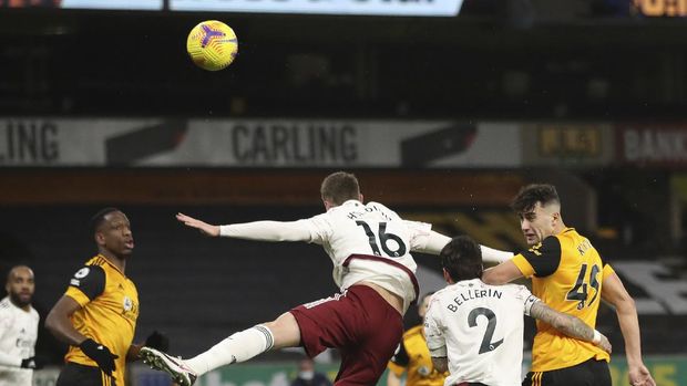Wolverhampton Wanderers' Max Kilman heads the ball during the English Premier League match between Wolverhampton Wanderers and Arsenal at the Molineux Stadium in Wolverhampton, England, Tuesday, Feb. 2, 2021. (Nick Potts/Pool via AP)