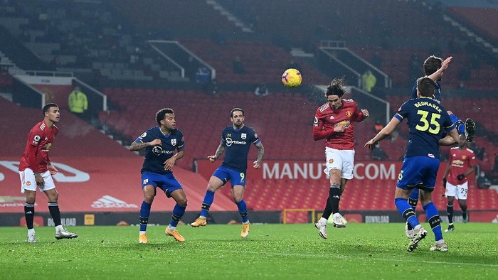 MANCHESTER, ENGLAND - FEBRUARY 02:  during the Premier League match between Manchester United and Southampton at Old Trafford on February 02, 2021 in Manchester, England. Sporting stadiums around the UK remain under strict restrictions due to the Coronavirus Pandemic as Government social distancing laws prohibit fans inside venues resulting in games being played behind closed doors. (Photo by Laurence Griffiths/Getty Images)