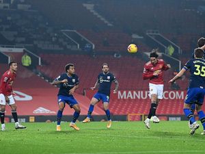 MU Vs Southampton: Cavani kok Diganti Saat Half-Time?