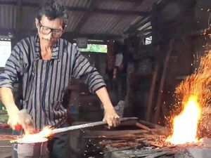 Cerita Juyono Sang Pandai Besi, Menempa Parang hingga Wajan