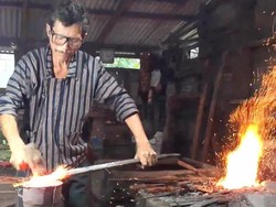 Cerita Juyono Sang Pandai Besi, Menempa Parang hingga Wajan