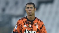 Kalau ini wajah kecut Cristiano Ronaldo di laga melawan Spezia. (Foto: Getty Images/Giuseppe Bellini)