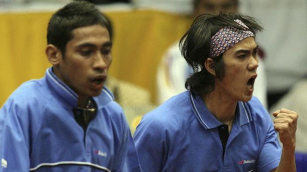 david jacobs Indonesian table tennis players Yon Madiyono (R) and Jacobs David (L) celebrate a score during the men's doubles semi-final of the 24th Southeast Asian Games (SEA games), in Korat, 08 December 2007, against Gao Ning and Yang Zi of Singapore. Ning and Zi won 3-2. AFP PHOTO/Bay ISMOYO (Photo by BAY ISMOYO / AFP)