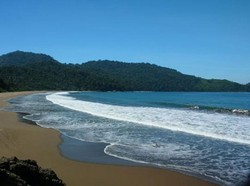 3 Keindahan Sekaligus di Pantai Pancer