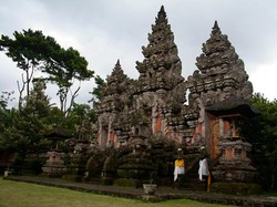 Agungnya Pura Mandara Giri Semeru di Lumajang