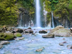 Air Terjun Dua Warna di Sibolangit