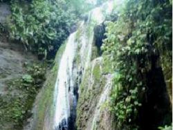 Air Terjun Moambolo yang Menggoda