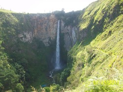 Air Terjun Sipiso-Piso, Sensasi Lebih Bagi Orang Muda