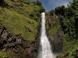 Air Terjun Takapala, Saat Air Terjun Bersahabat Dengan Pelangi