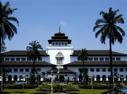 Aloha! Tahun Baru dengan Nuansa Hawaii di Bandung