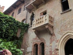 Amore! Jalan-jalan Romantis ke Rumah Sang Juliet di Italia