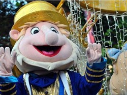 Asyik, Perahu Naga & Barongsai Ramaikan Imlek di Ancol