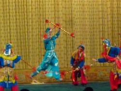 Asyiknya Nonton Opera Peking