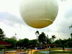 Ayo! Ramai-Ramai Naik Balon Raksasa di TMII
