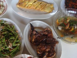 Berkunjung ke Hutan Wisata dan Menikmati Makanan Khas Suranadi