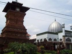 Berwisata Religi  ke Makam Sunan Kudus, Jawa Tengah