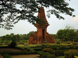 Bule-bule Tercengang Lihat Peninggalan Majapahit